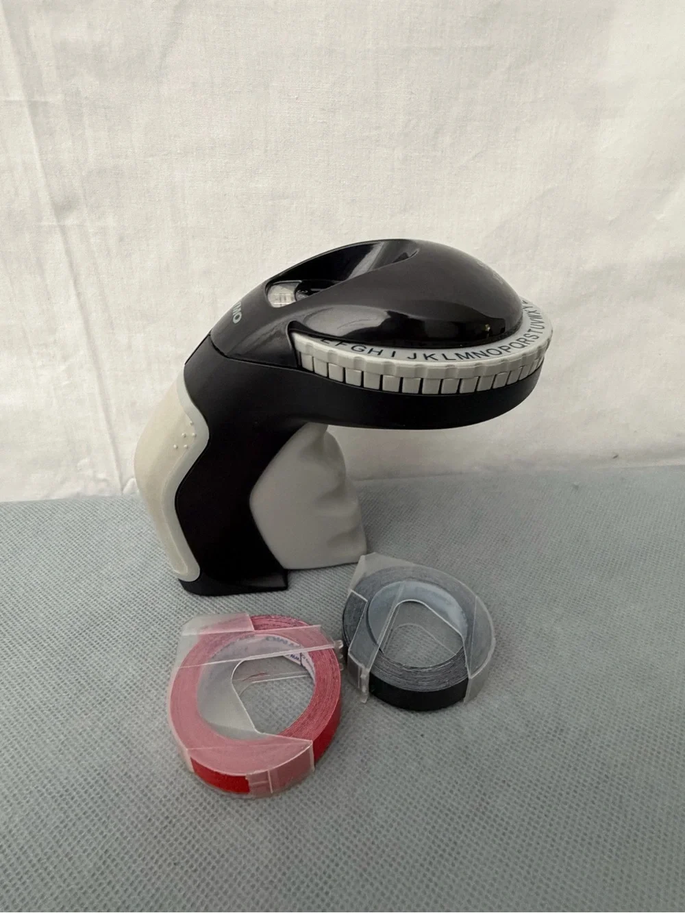 Dymo Organizer Xpress Embossing Label Maker with 3 Tapes (F217)